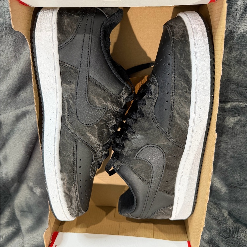 Nike Men's Black Sneakers - Picture 6 of 6